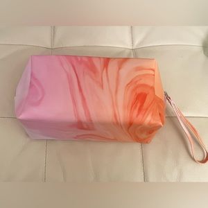 5 items x $25 💫Big makeup Bag NWT